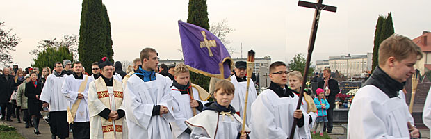 Uroczysto Wszystkich witych, procesja na cmentarz - 2015.11.01