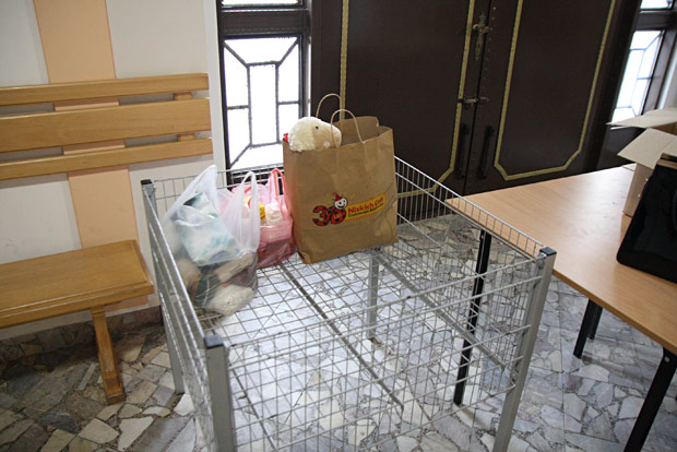 Zbi�rka �ywno�ci i chemii domowej przez Grup� Ratownicz� Nadzieja i parafialny zesp� Caritas