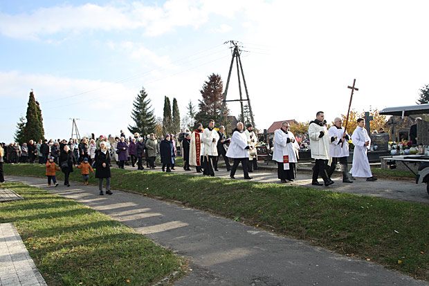 Parafia p.w. Boego Ciaa w omy - Uroczysto Wszystkich witych, procesja na cmentarz - 2024.11.01